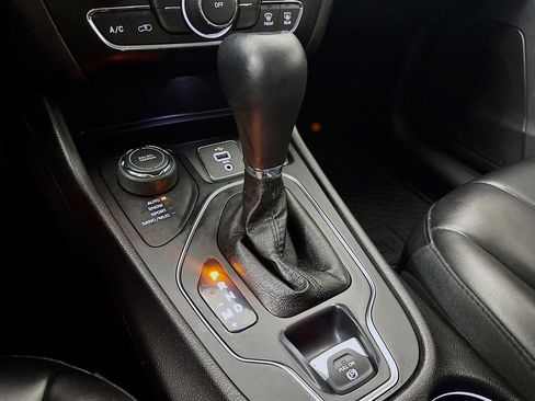 Used 2019 Jeep Cherokee Latitude Plus image 14