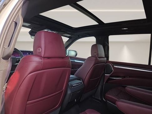 Used 2025 Cadillac Escalade Sport AWD/4WD image 13