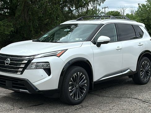 New 2025 Nissan Rogue Platinum image 2