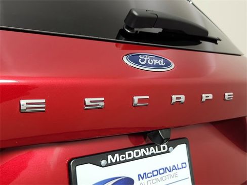 Used 2023 Ford Escape Platinum image 7