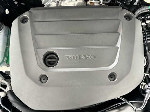 Used 2025 Volvo XC40 B5 Core w/ Protection Package Premier image 29