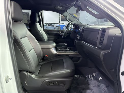 Used 2023 Chevrolet Silverado 1500 LTZ AWD/4WD image 25
