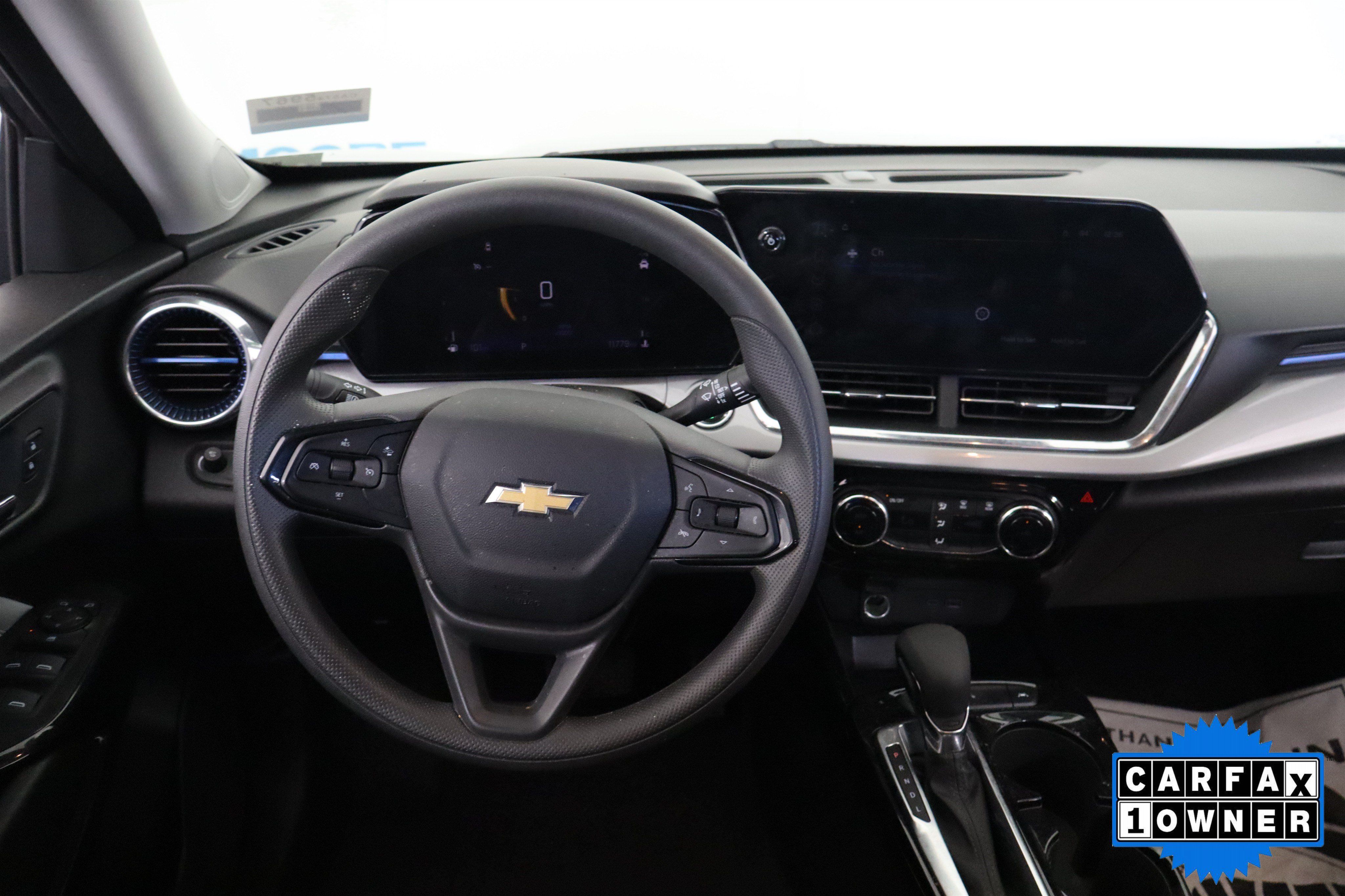 Used 2025 Chevrolet Trax LT FWD image 18