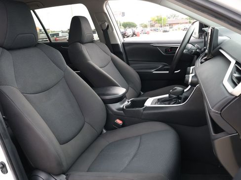 Used 2022 Toyota RAV4 LE FWD image 29