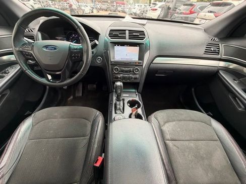 Used 2018 Ford Explorer XLT w/ Equipment Group 202A AWD/4WD image 12