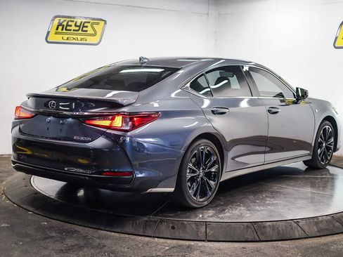Used 2024 Lexus ES 300h F Sport w/ Accessory Package (Z1) image 4