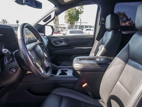 Used 2022 Chevrolet Suburban Z71 w/ Luxury Package image 18