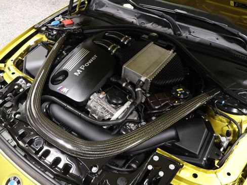 Used 2019 BMW M4 Coupe w/ Executive Package RWD image 17