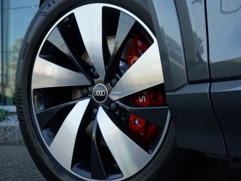 New 2025 Audi SQ6 e-tron Premium Plus image 8