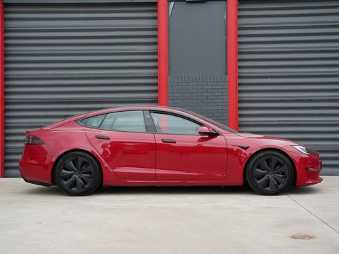 Used 2023 Tesla Model S Standard Range image 8