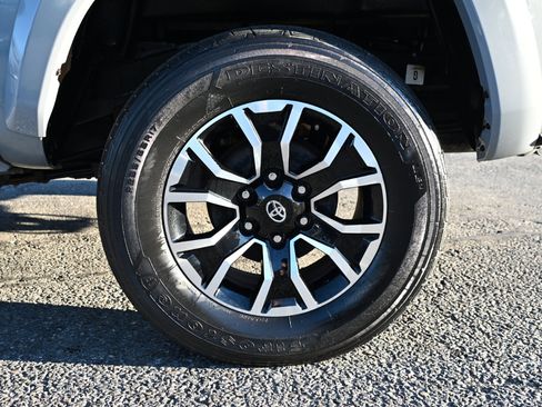 Used 2021 Toyota Tacoma TRD Sport w/ Technology Package image 48