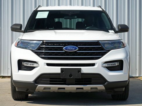 Used 2020 Ford Explorer XLT w/ Equipment Group 202A image 6