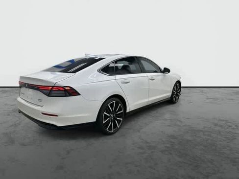 Used 2024 Honda Accord Touring image 4