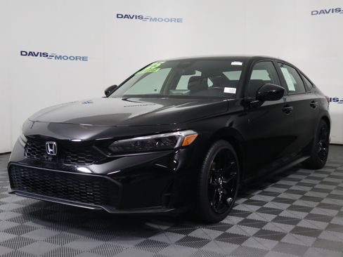 Used 2025 Honda Civic Sport image 11