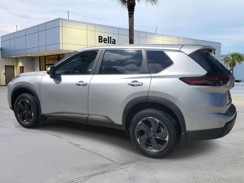 Certified 2024 Nissan Rogue SV FWD image 5