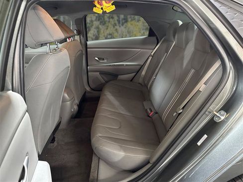 Used 2024 Hyundai Elantra SEL FWD image 10