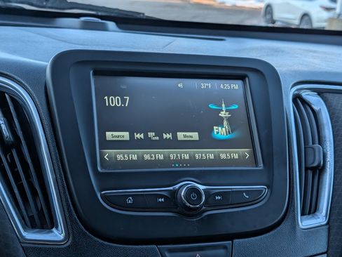 Used 2018 Chevrolet Malibu LT image 22