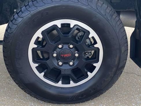 Used 2024 Toyota Tacoma TRD Off-Road w/ TRD Off Road Upgrade Package AWD/4WD image 8