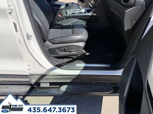 Used 2022 Ford Explorer Limited w/ Equipment Group 301A AWD/4WD image 39
