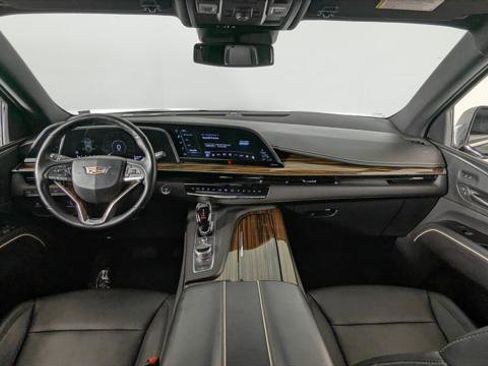 Used 2021 Cadillac Escalade Luxury AWD/4WD image 28