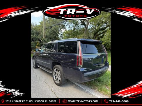 Used 2017 Cadillac Escalade ESV Luxury AWD/4WD image 7