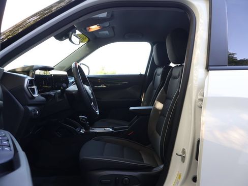 Used 2024 Chevrolet TrailBlazer LT w/ Convenience Package AWD/4WD image 35