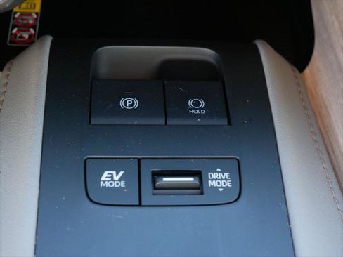Certified 2024 Toyota Venza XLE AWD/4WD image 23