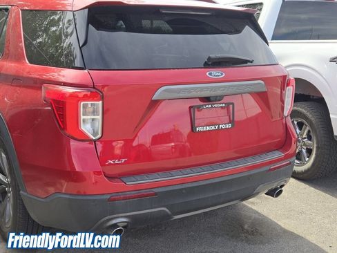 Used 2021 Ford Explorer XLT w/ Equipment Group 202A RWD image 4