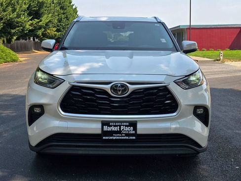 Used 2020 Toyota Highlander XLE AWD/4WD image 9