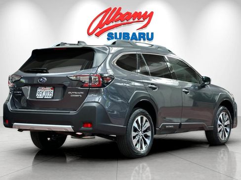 Used 2023 Subaru Outback Touring AWD/4WD image 4