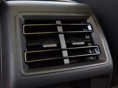 Used 2025 Volkswagen Tiguan SE w/ Panoramic Sunroof Package AWD/4WD image 23
