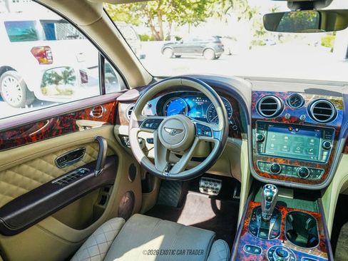 Used 2017 Bentley Bentayga image 20
