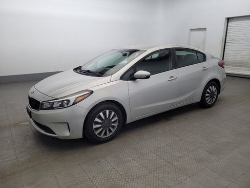 Used 2018 Kia Forte LX image 2