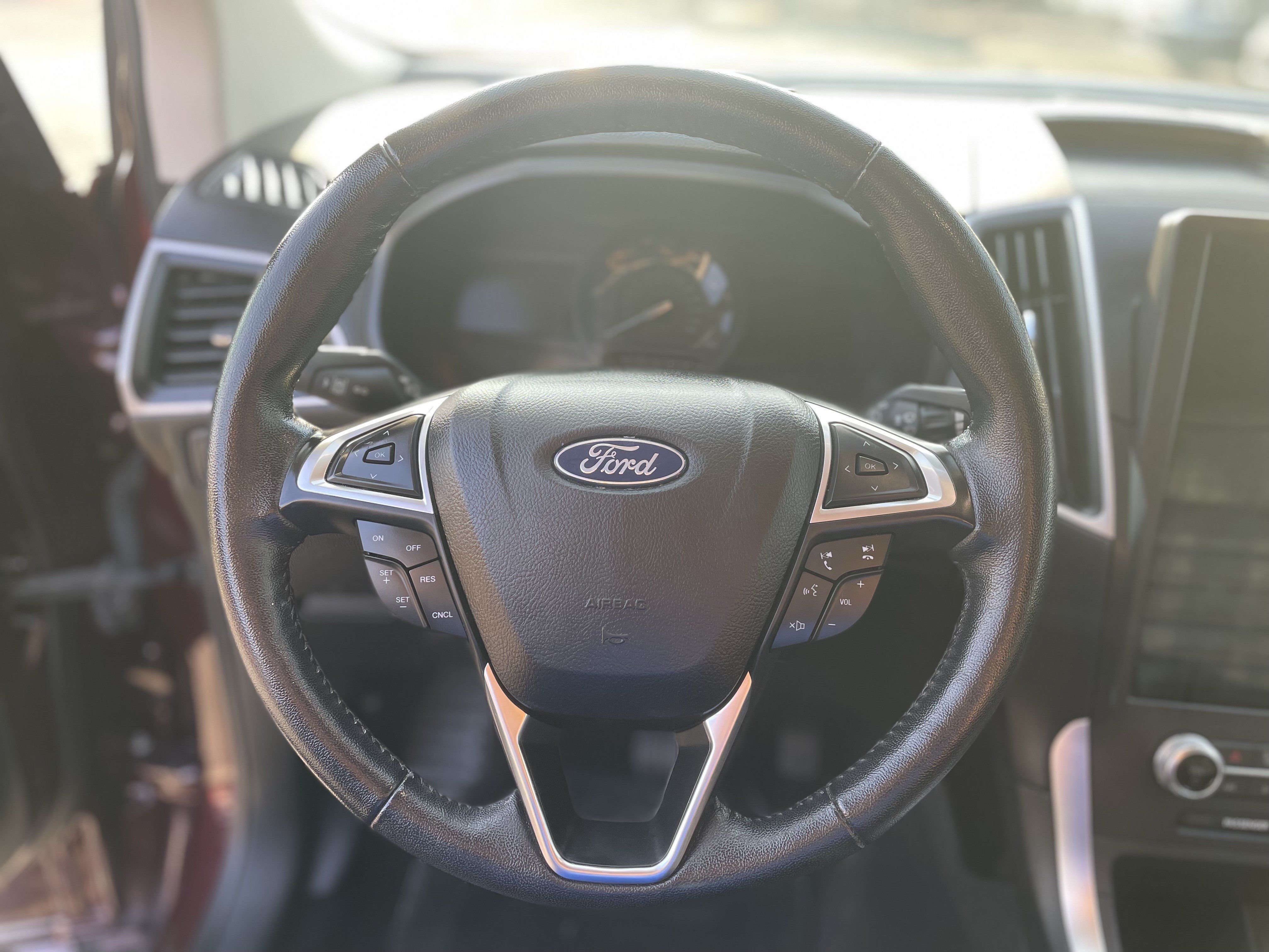 Used 2023 Ford Edge SEL AWD/4WD image 3