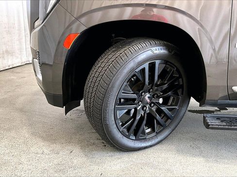 Used 2021 GMC Yukon Denali w/ Denali Premium Package image 20