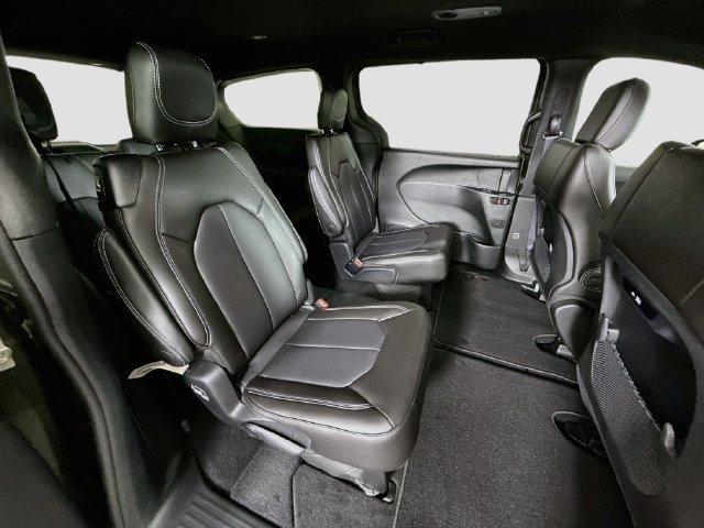 New 2027 Chrysler Pacifica Select AWD/4WD image 28