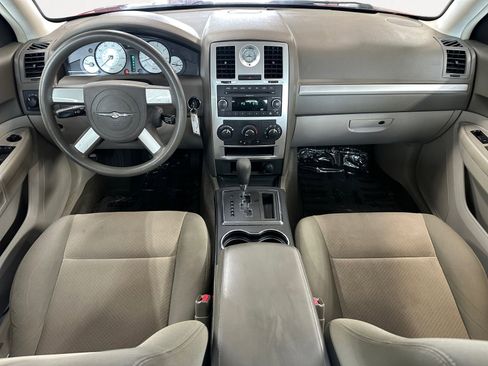 Used 2009 Chrysler 300 LX RWD image 3