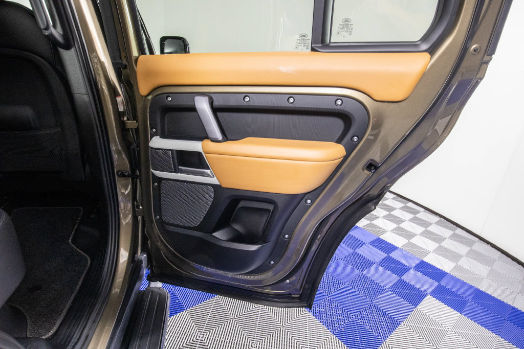 Used 2024 Land Rover Defender 110 X-Dynamic SE AWD/4WD image 16