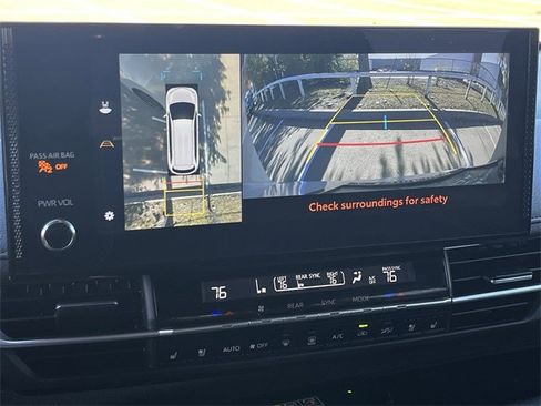 Used 2025 Toyota Sienna Platinum image 18