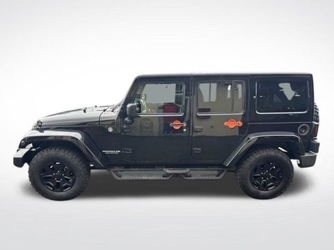 Used 2015 Jeep Wrangler Unlimited Rubicon w/ Connectivity Group AWD/4WD image 4