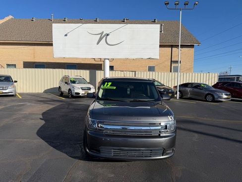 Used 2017 Ford Flex SE FWD image 2