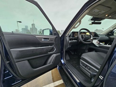 New 2025 INFINITI QX80 Luxe image 14