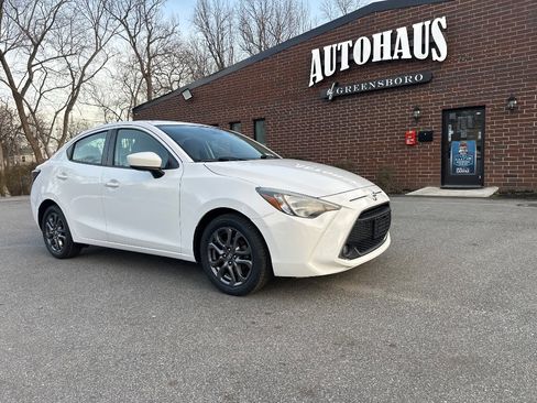 Used 2019 Toyota Yaris LE image 1