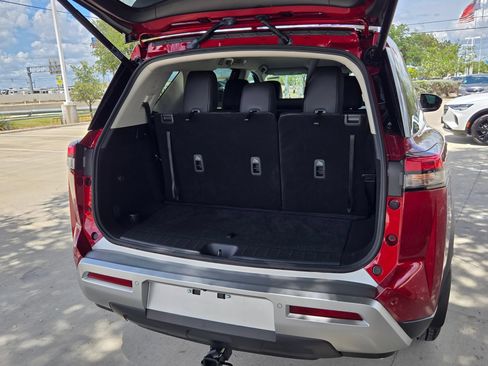 Used 2025 Nissan Pathfinder SL FWD image 26