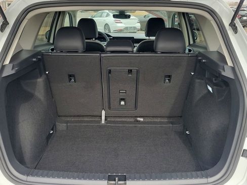 Used 2025 Volkswagen Taos SE image 12