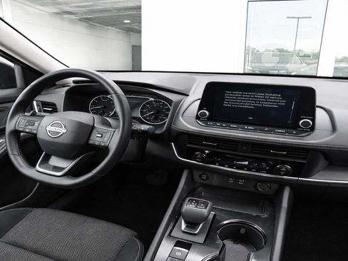 Used 2025 Nissan Rogue SV FWD image 17