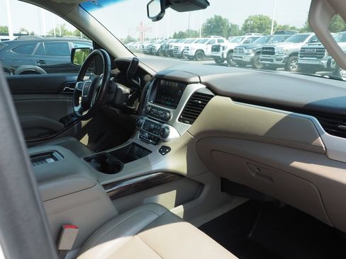 Used 2017 GMC Yukon SLT w/ HD Trailering Package AWD/4WD image 24