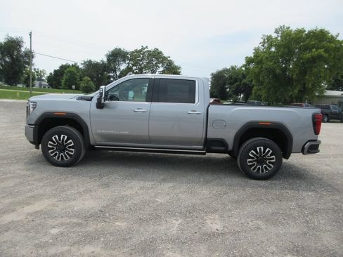 New 2026 GMC Sierra 2500 Denali Ultimate AWD/4WD image 9