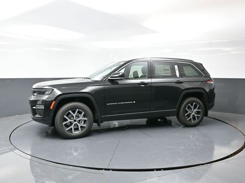 New 2025 Jeep Grand Cherokee Limited w/ Trailer Tow Package image 10