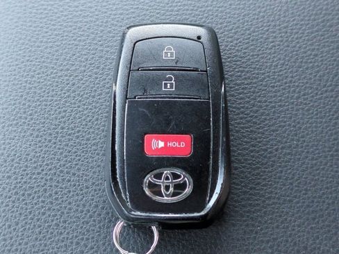 Used 2025 Toyota Tacoma Limited image 27